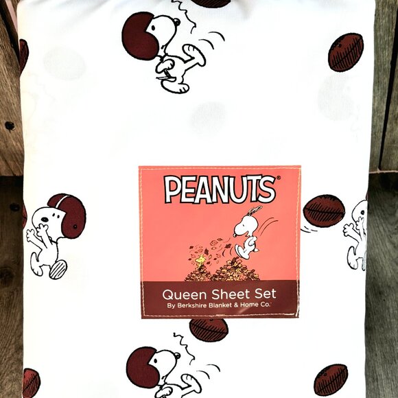 New Peanuts Snoopy Sunday Football QUEEN Size Sheet Set - Picture 4 of 6